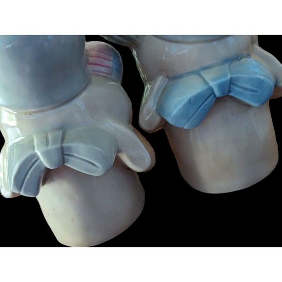 2 Vintage Porcelain Geisha Figurines Ball Flowers 6.5" Tall Blue Bows Taiwan - Picture 9 of 10